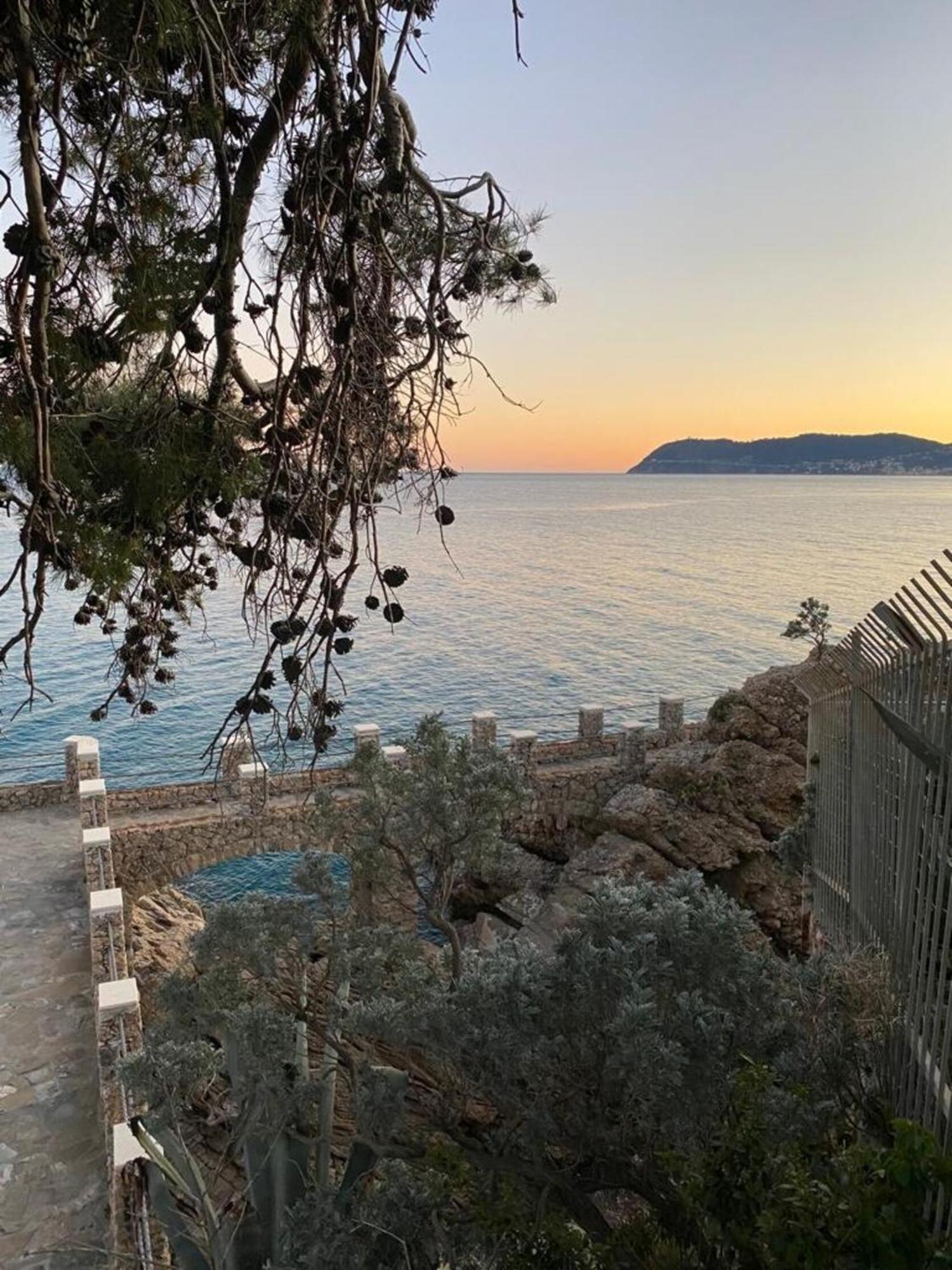 Aloha Jak'S Boat Alassio Bagian luar foto